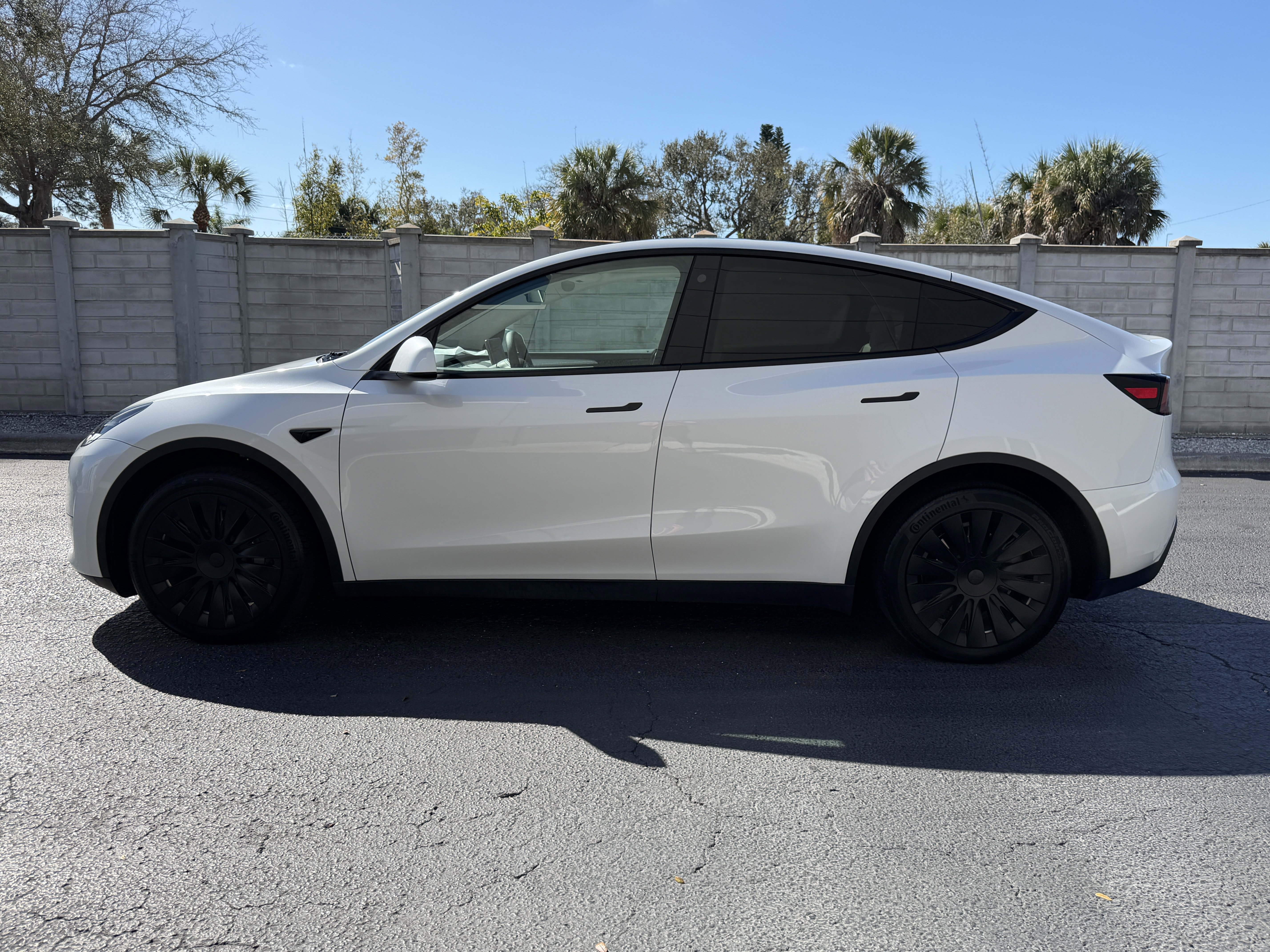 Used 2023 Tesla Model Y Long Range image 2