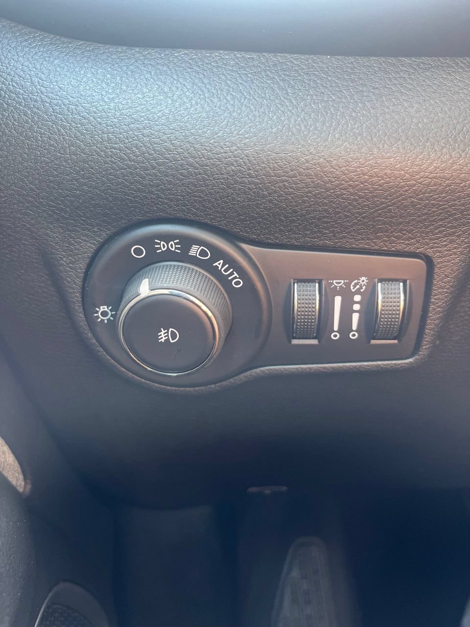 Used 2024 Jeep Compass Latitude AWD/4WD image 28