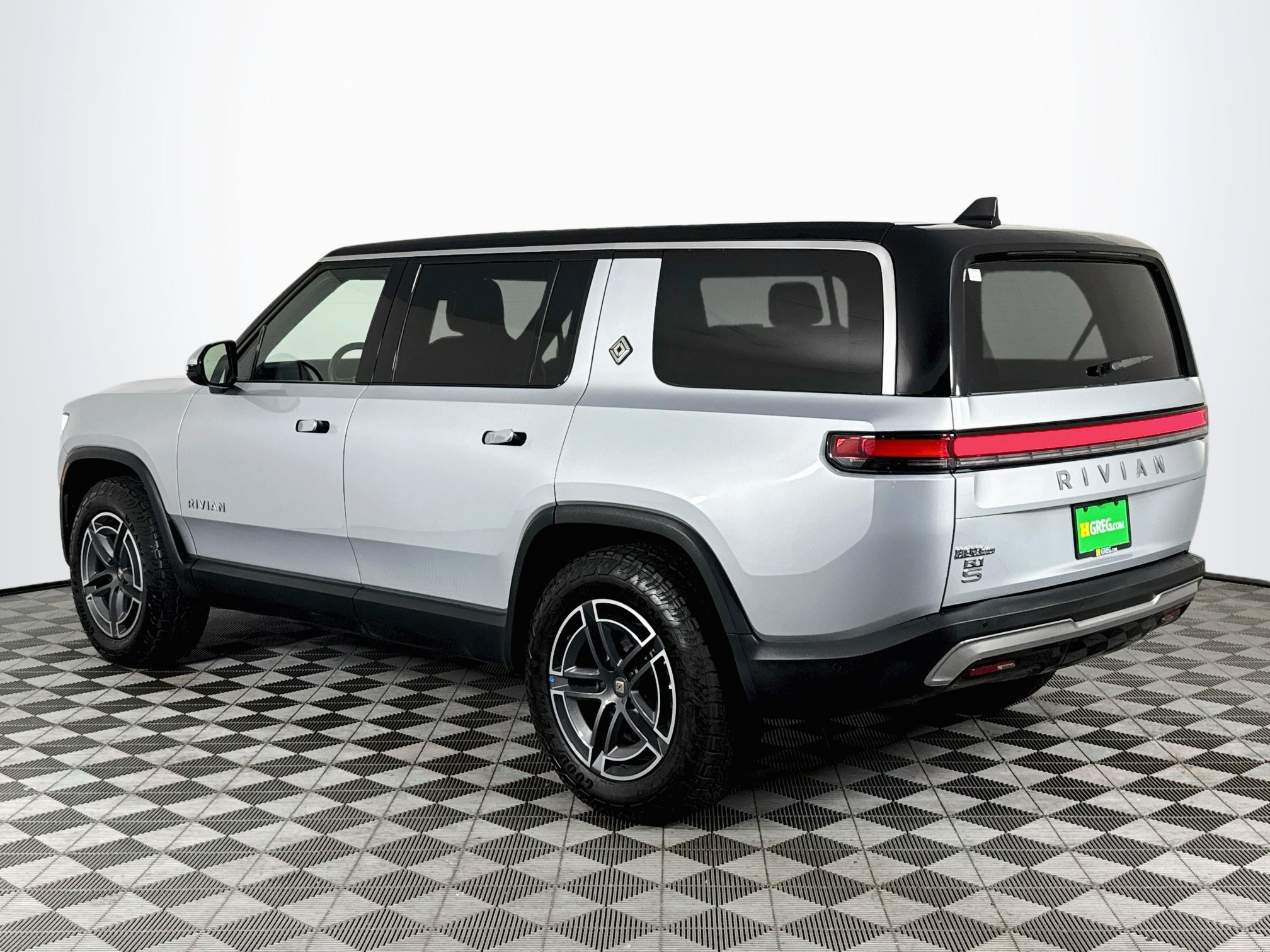Used 2026 Rivian R1S Adventure Dual AWD/4WD image 6