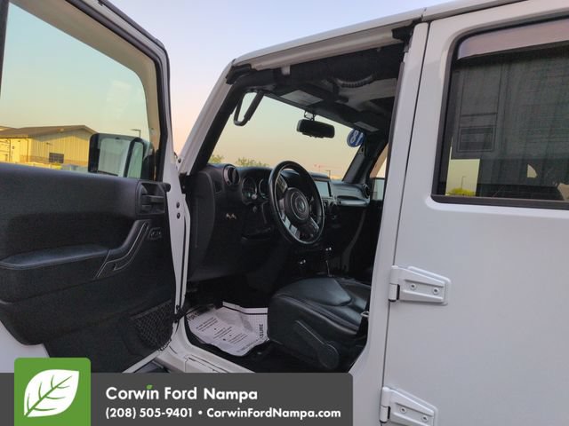 Used 2018 Jeep Wrangler Unlimited Sahara w/ Max Tow Package AWD/4WD image 9