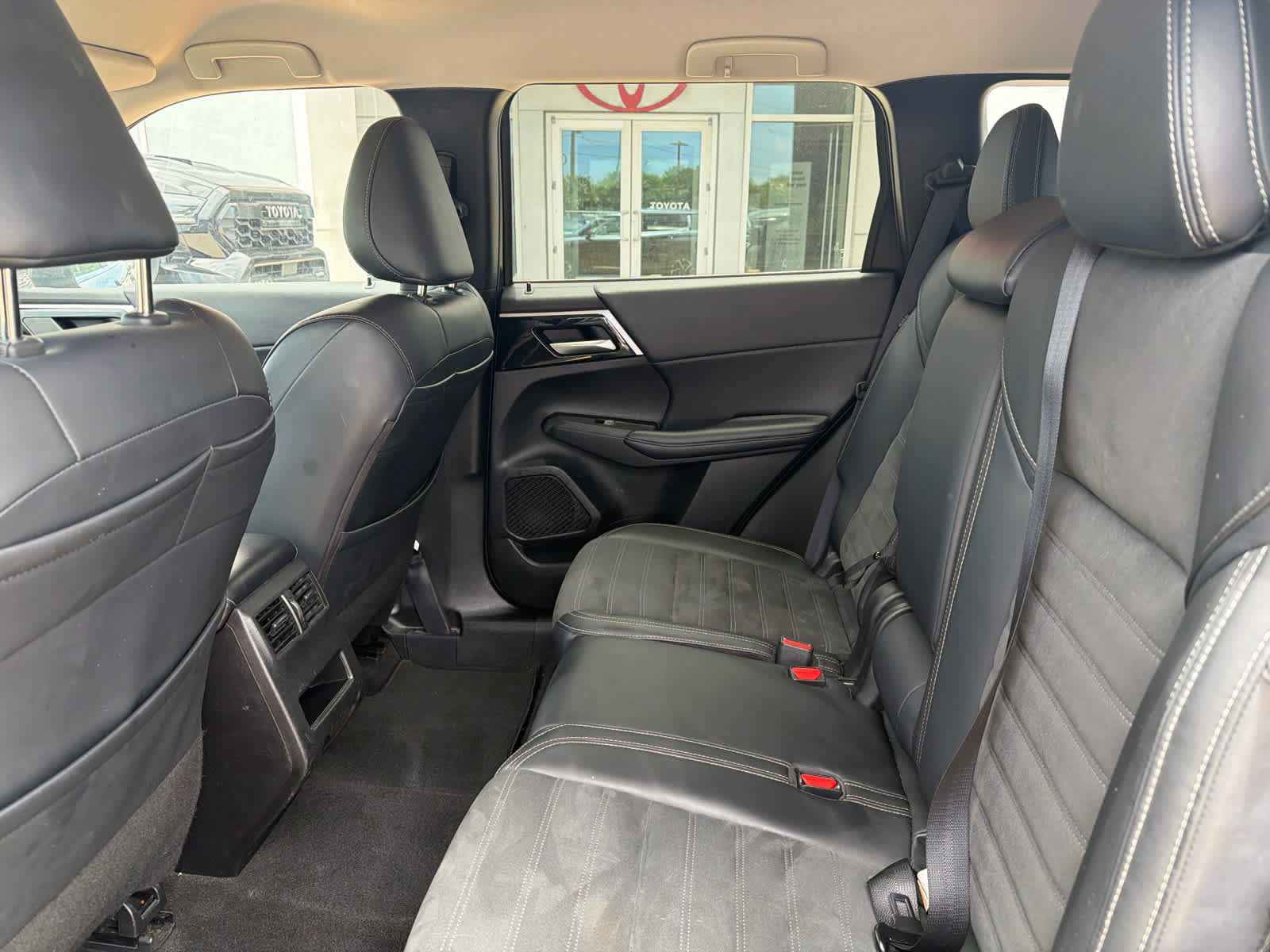 Used 2024 Mitsubishi Outlander SE AWD/4WD image 40