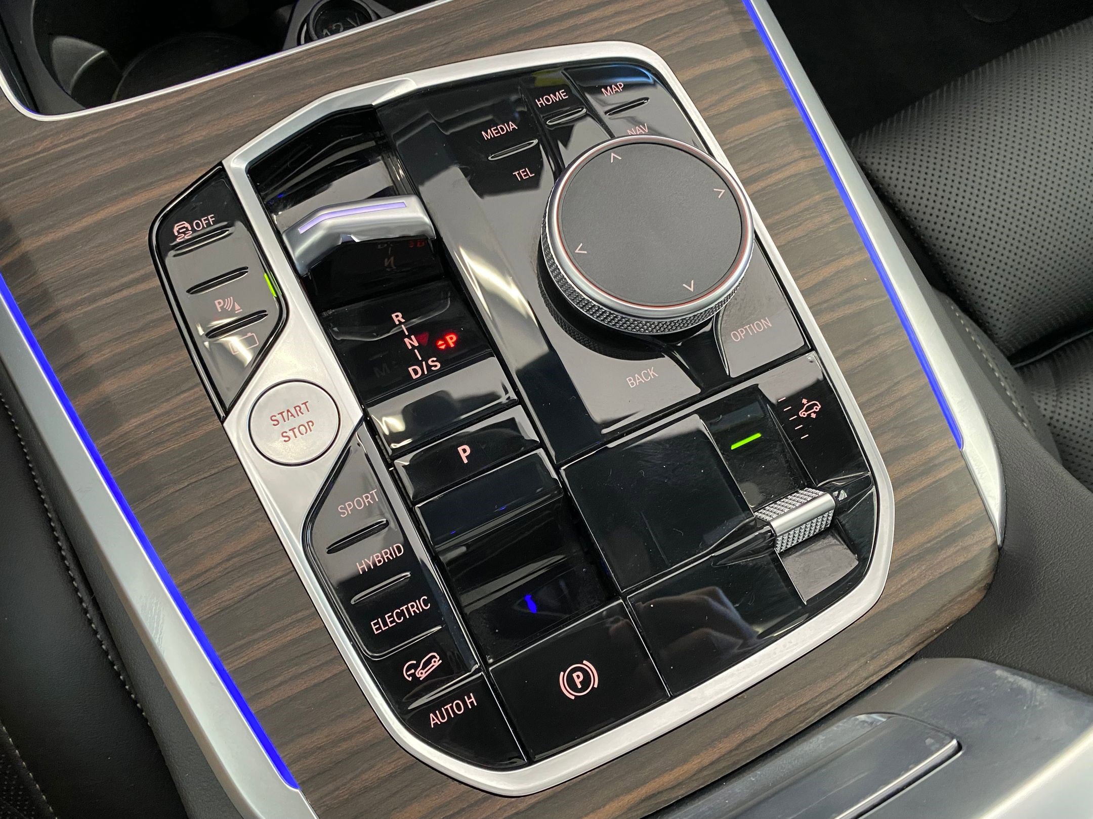 Used 2026 BMW X5 xDrive50e w/ Premium Package image 19