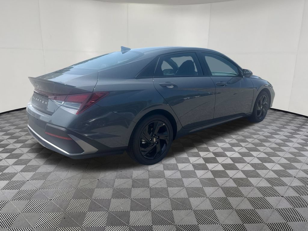New 2026 Hyundai Elantra SEL Sport FWD image 5