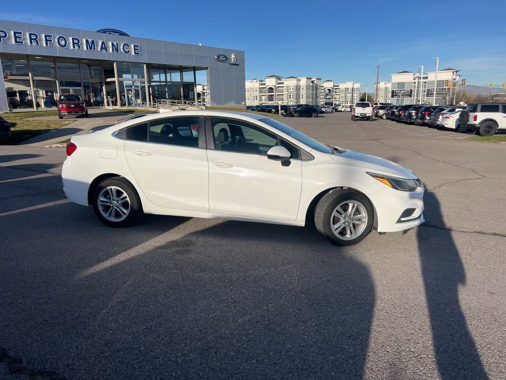Used 2017 Chevrolet Cruze LT image 4