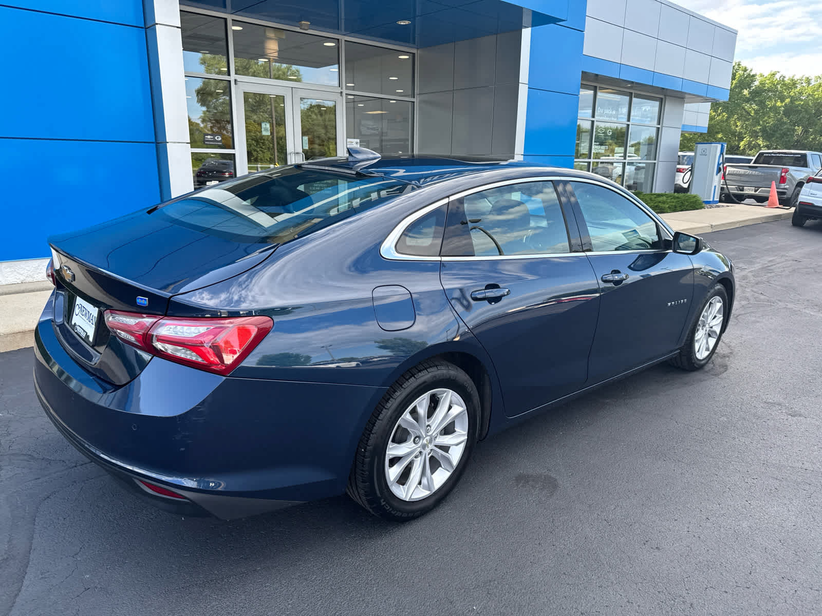 Used 2019 Chevrolet Malibu Hybrid w/ Leather Package FWD image 7