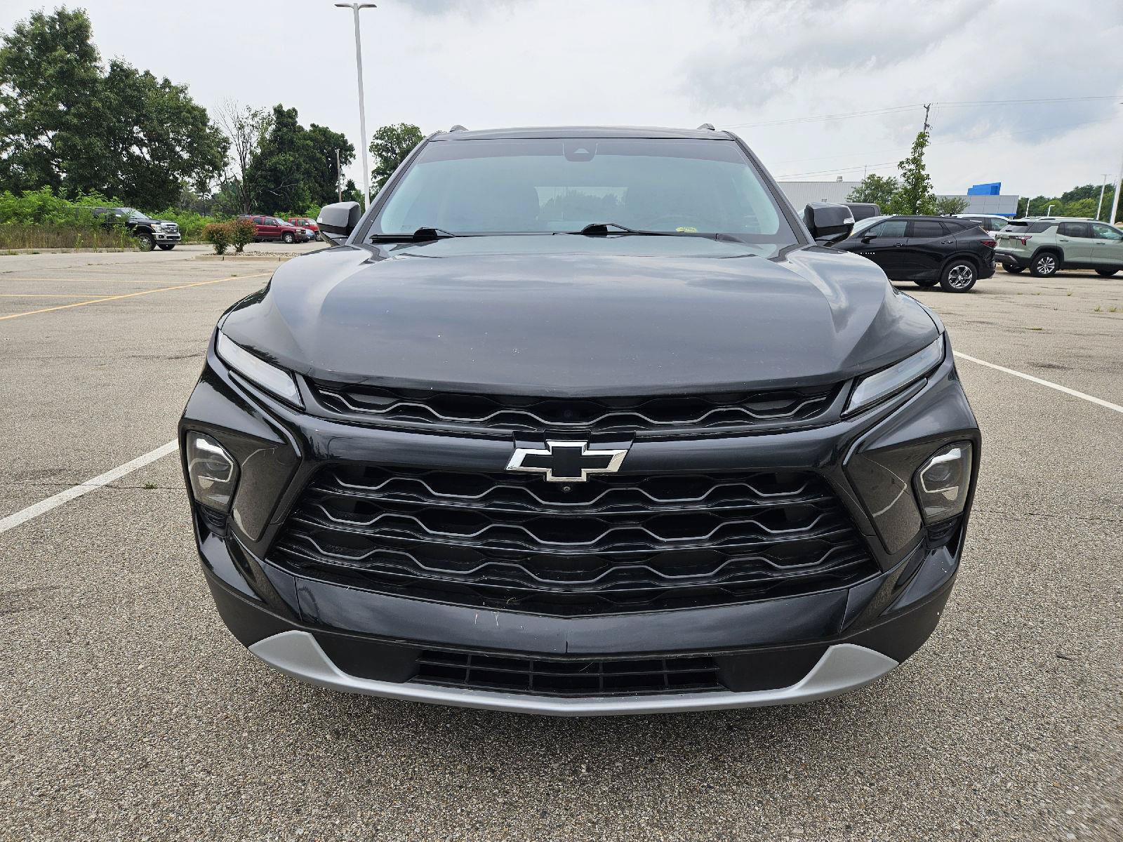 Used 2023 Chevrolet Blazer LT FWD image 2