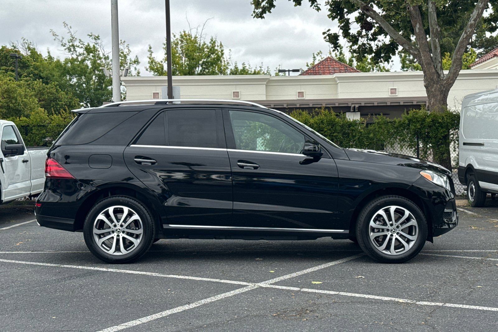 Used 2019 Mercedes-Benz GLE 400 4MATIC image 3