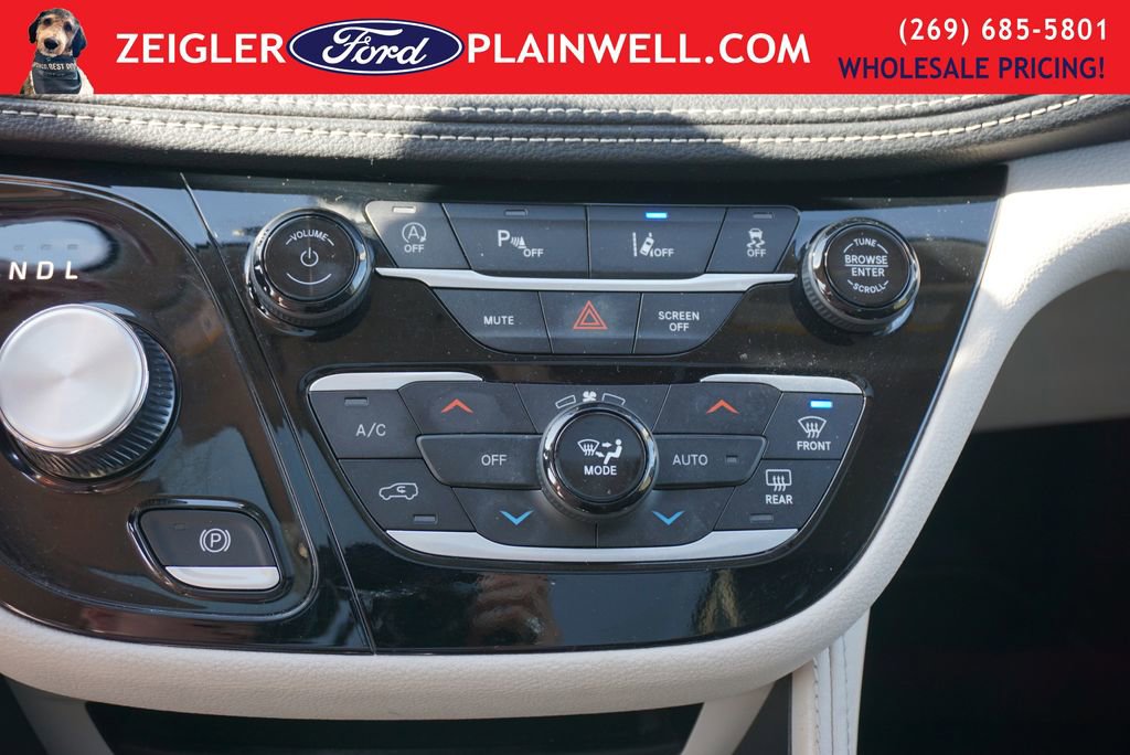 Used 2024 Chrysler Pacifica Limited FWD image 26
