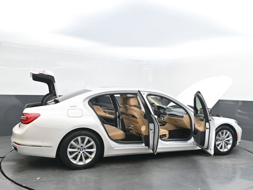 Used 2018 BMW 740e xDrive image 50