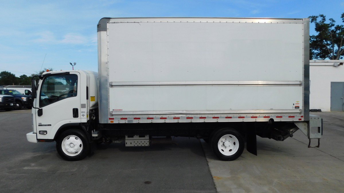 Used 2020 Isuzu NPR image 4