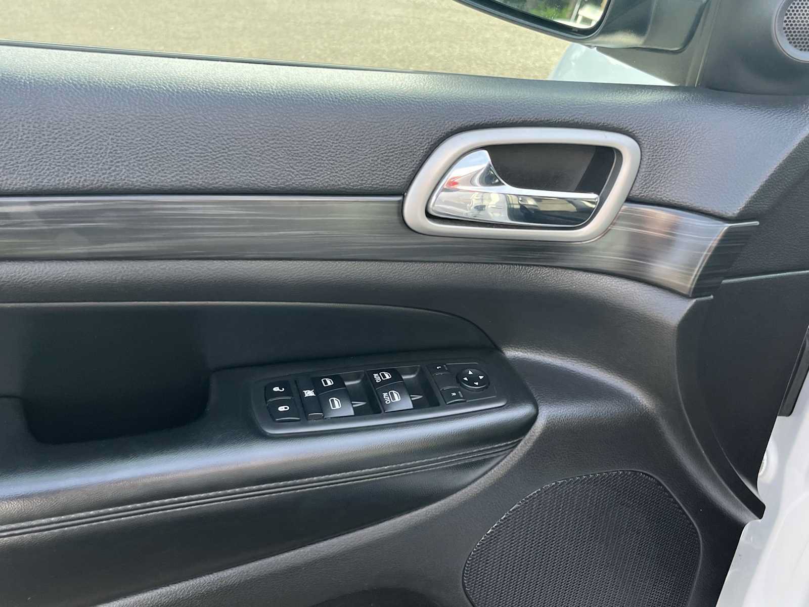Used 2019 Jeep Grand Cherokee Altitude AWD/4WD image 15