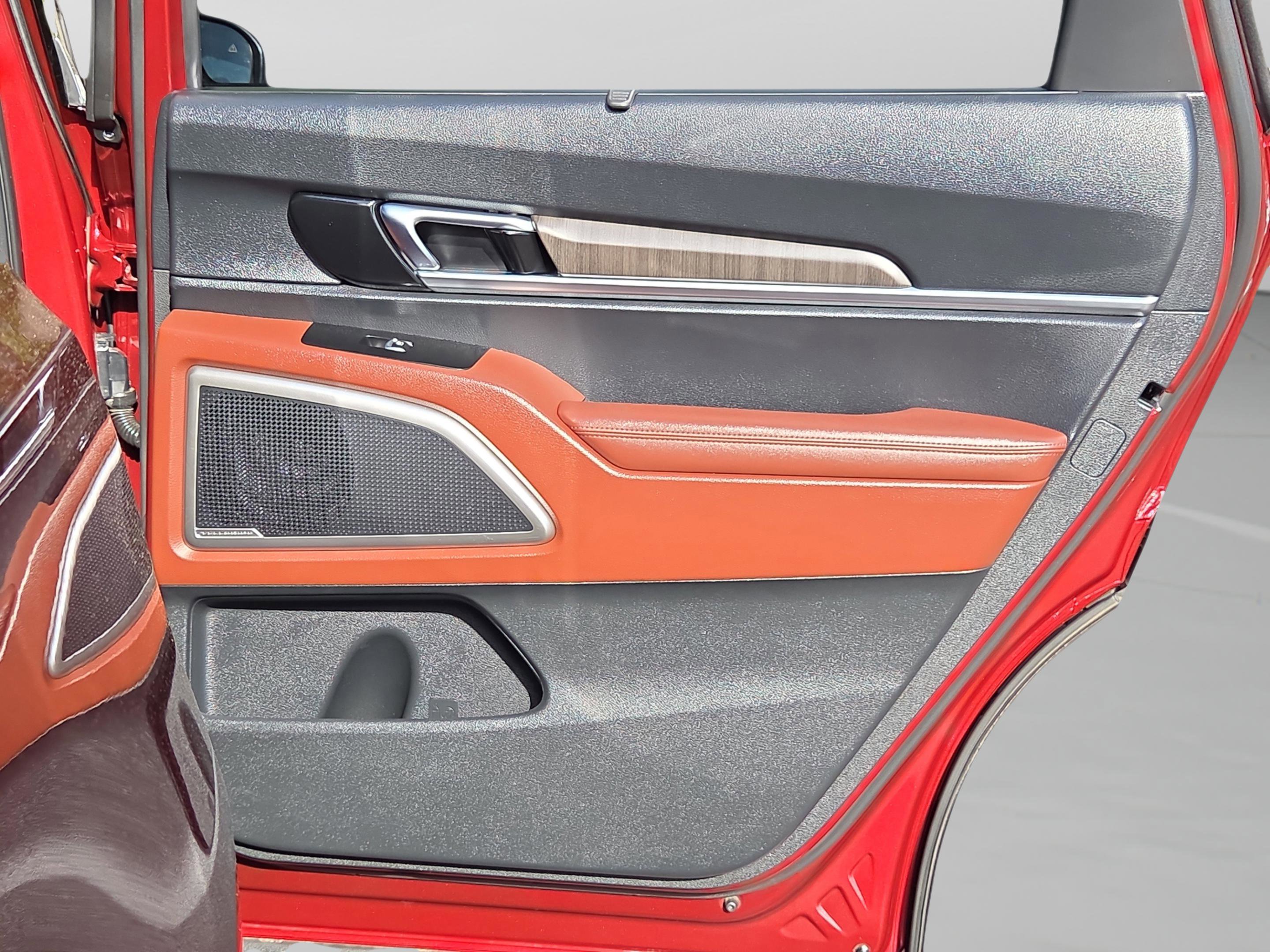 Used 2023 Kia Telluride EX w/ EX Captain's Chair Package image 38