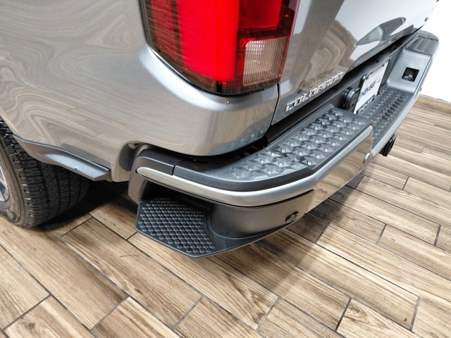 Used 2024 Chevrolet Colorado LT w/ LT Convenience Package III image 26