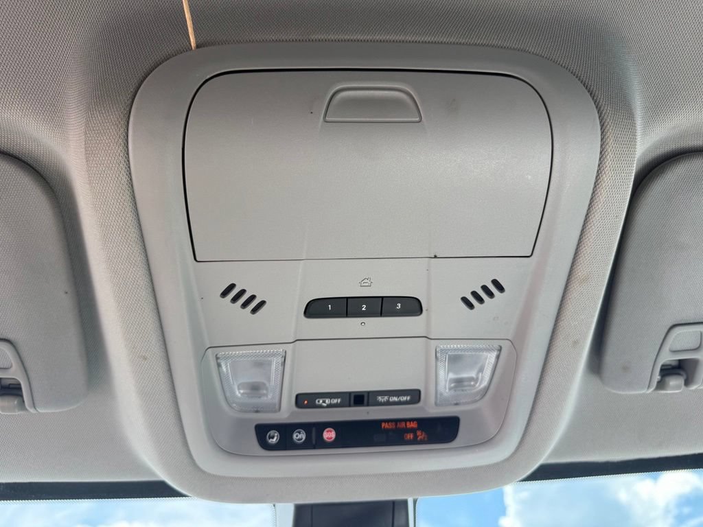 Used 2021 GMC Acadia SLT w/ LPO, Black Accent Package FWD image 31