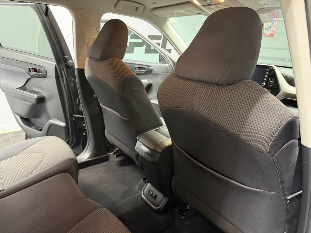Used 2020 Toyota Highlander LE FWD image 45