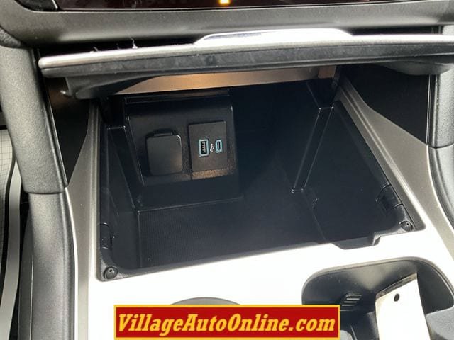 Used 2020 Ford Explorer XLT w/ Comfort Package AWD/4WD image 23