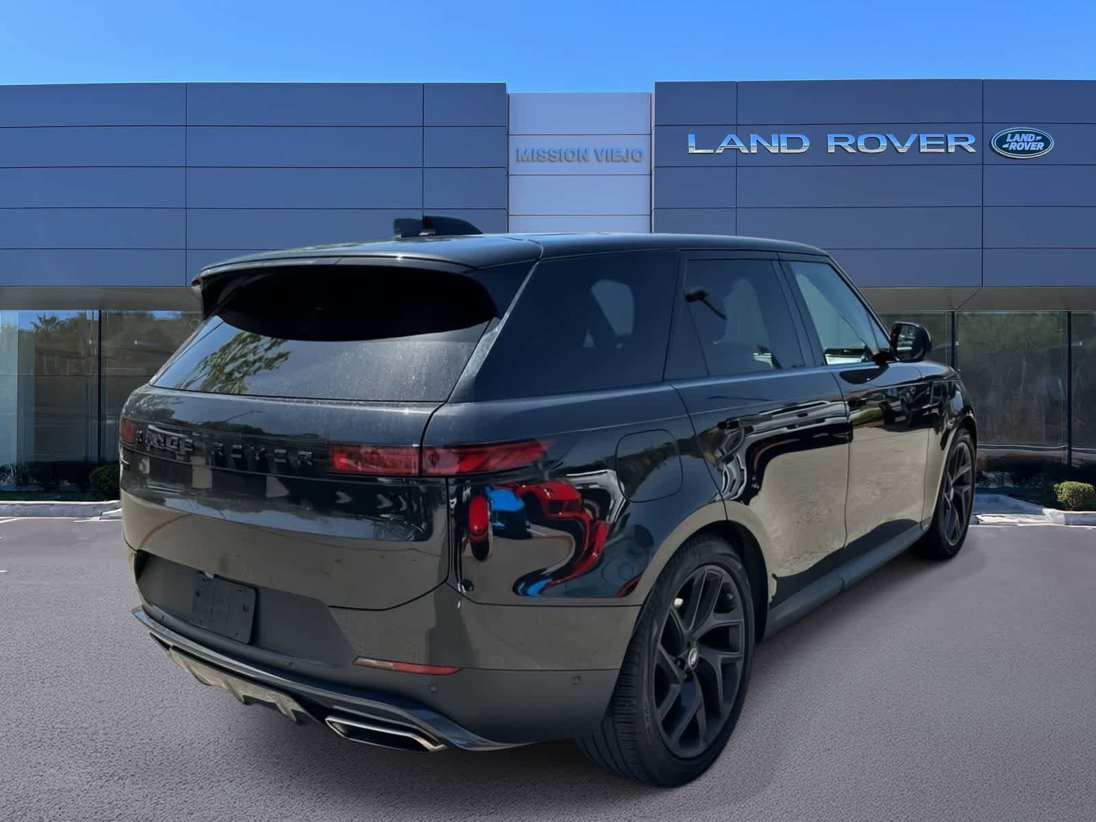 Used 2024 Land Rover Range Rover Sport SE image 4