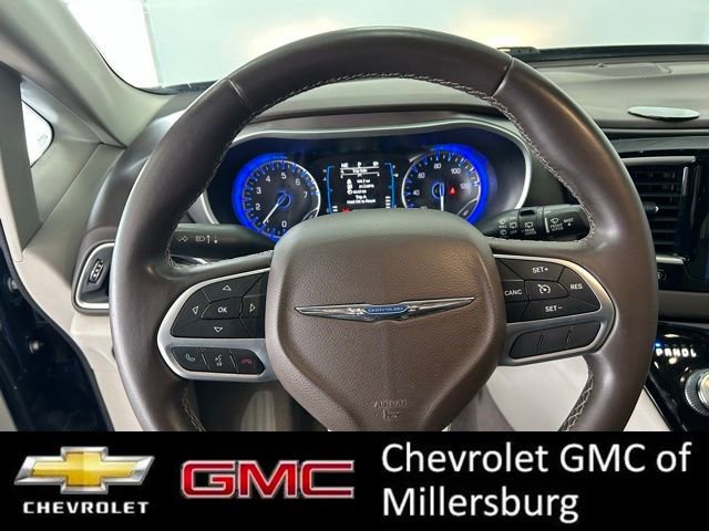 Used 2017 Chrysler Pacifica Touring-L image 16