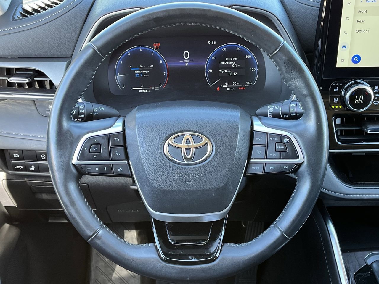 Used 2023 Toyota Highlander Limited FWD image 11