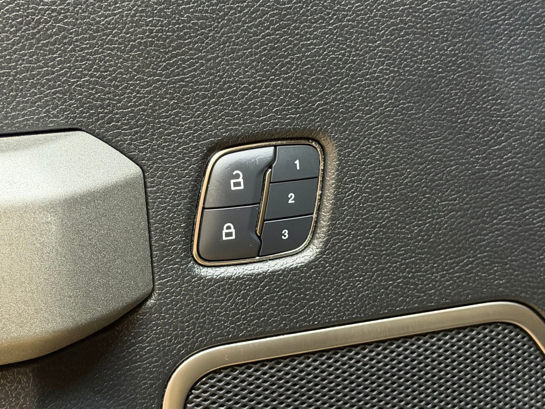 Used 2017 Ford F150 Raptor w/ Equipment Group 802A Luxury AWD/4WD image 18