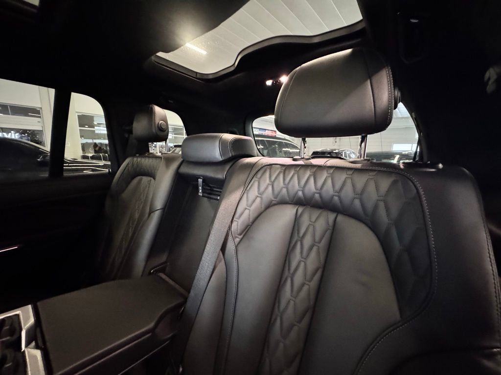 Used 2024 BMW X7 M60i image 25