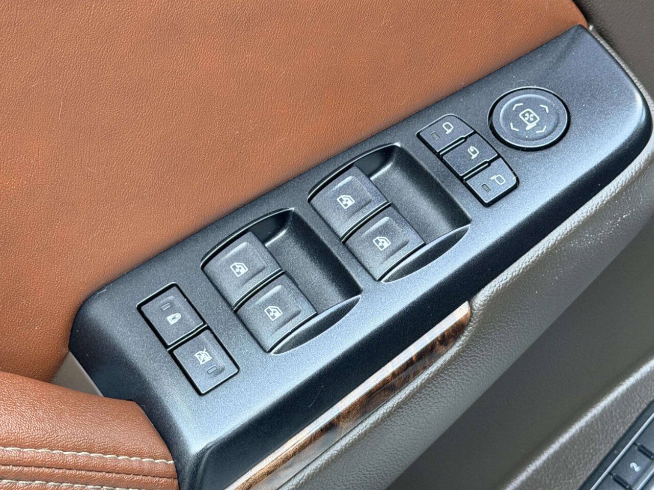 Used 2017 Chevrolet Tahoe Premier AWD/4WD image 22
