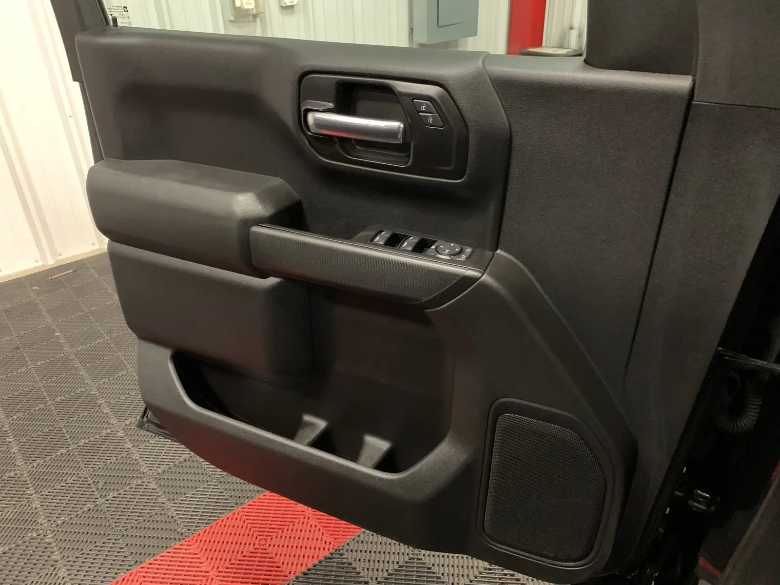 Used 2020 Chevrolet Silverado 1500 Custom w/ Custom Value Package image 29