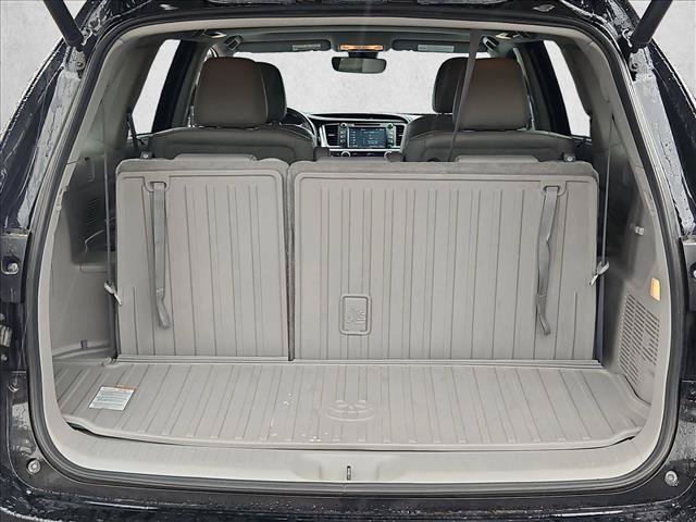Used 2019 Toyota Highlander XLE FWD image 6
