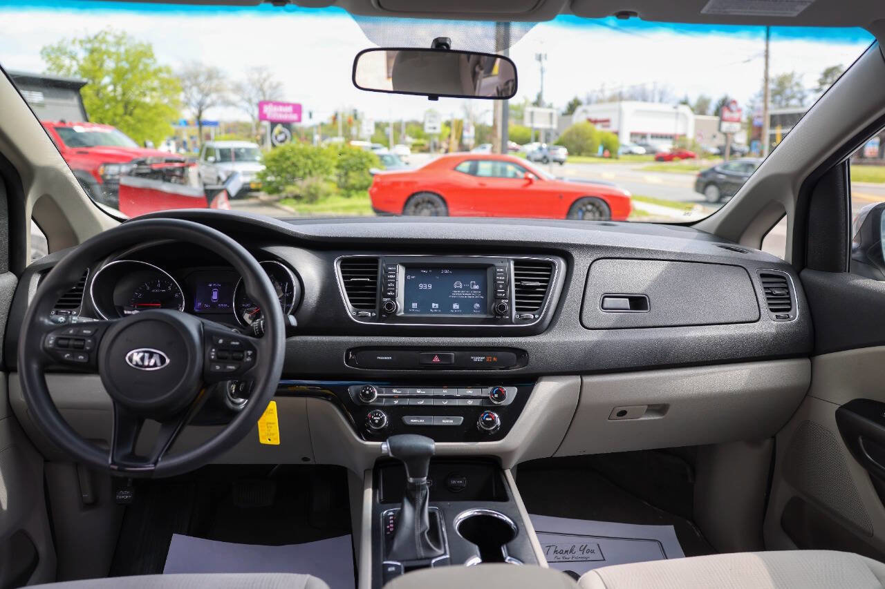 Used 2019 Kia Sedona L FWD image 24