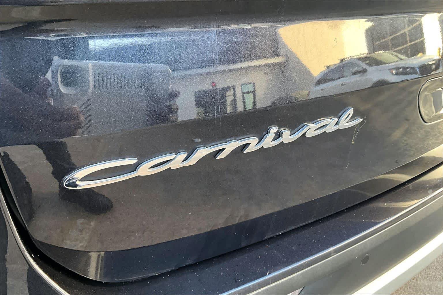 Used 2022 Kia Carnival LX FWD image 30