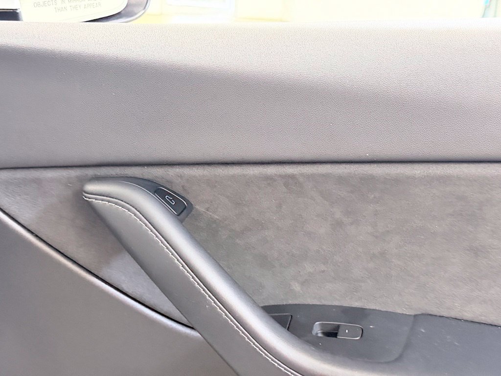 Used 2022 Tesla Model Y Long Range AWD/4WD image 39