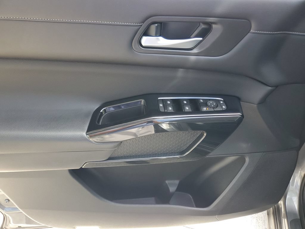 Certified 2022 Nissan Pathfinder SV w/ SV Black Package FWD image 19