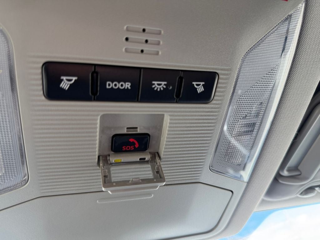 Used 2021 Toyota RAV4 XLE AWD/4WD image 32