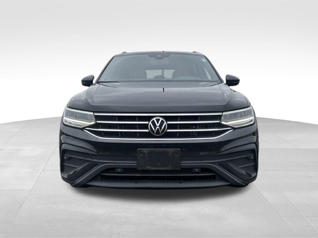 Used 2024 Volkswagen Tiguan SE w/ Panoramic Sunroof Package AWD/4WD image 2