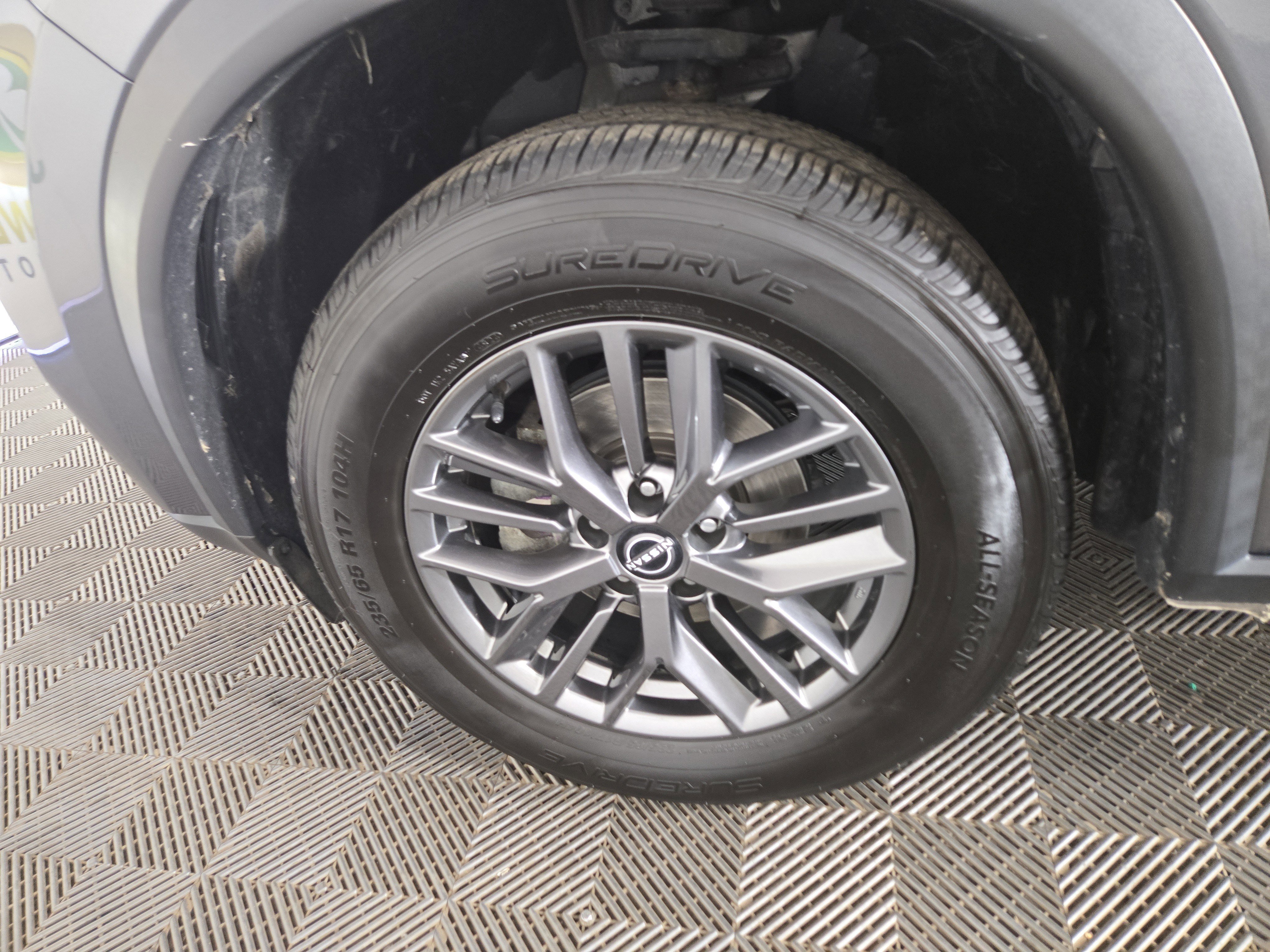 Used 2023 Nissan Rogue S image 33