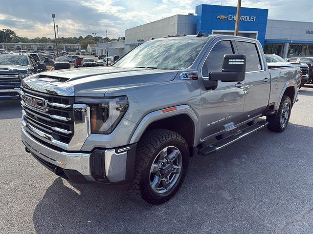 Used 2025 GMC Sierra 2500 SLE w/ SLE Value Package; AWD/4WD image 2