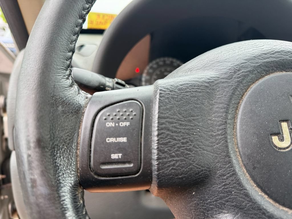 Used 2006 Jeep Liberty Sport AWD/4WD image 16