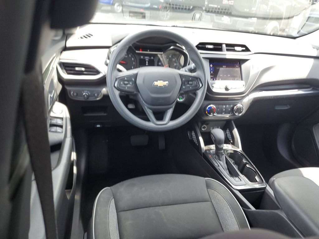 Used 2023 Chevrolet TrailBlazer LT FWD image 11