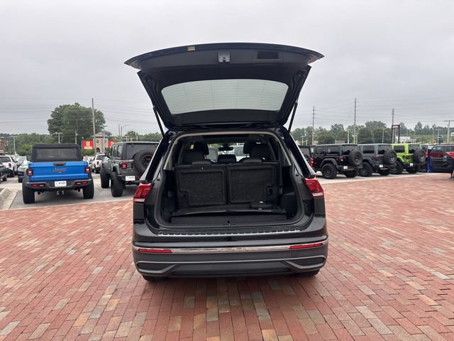 Used 2023 Volkswagen Tiguan SE FWD image 29