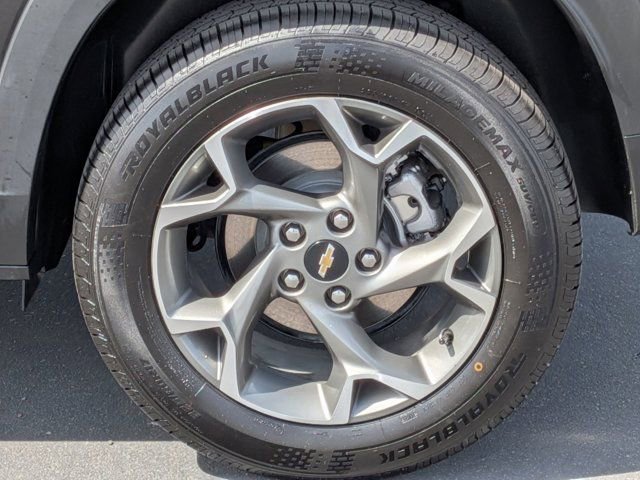 Used 2025 Chevrolet Trax LT FWD image 13