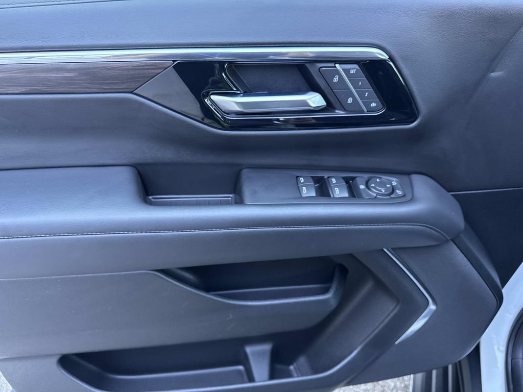 Used 2025 Chevrolet Tahoe LT AWD/4WD image 19