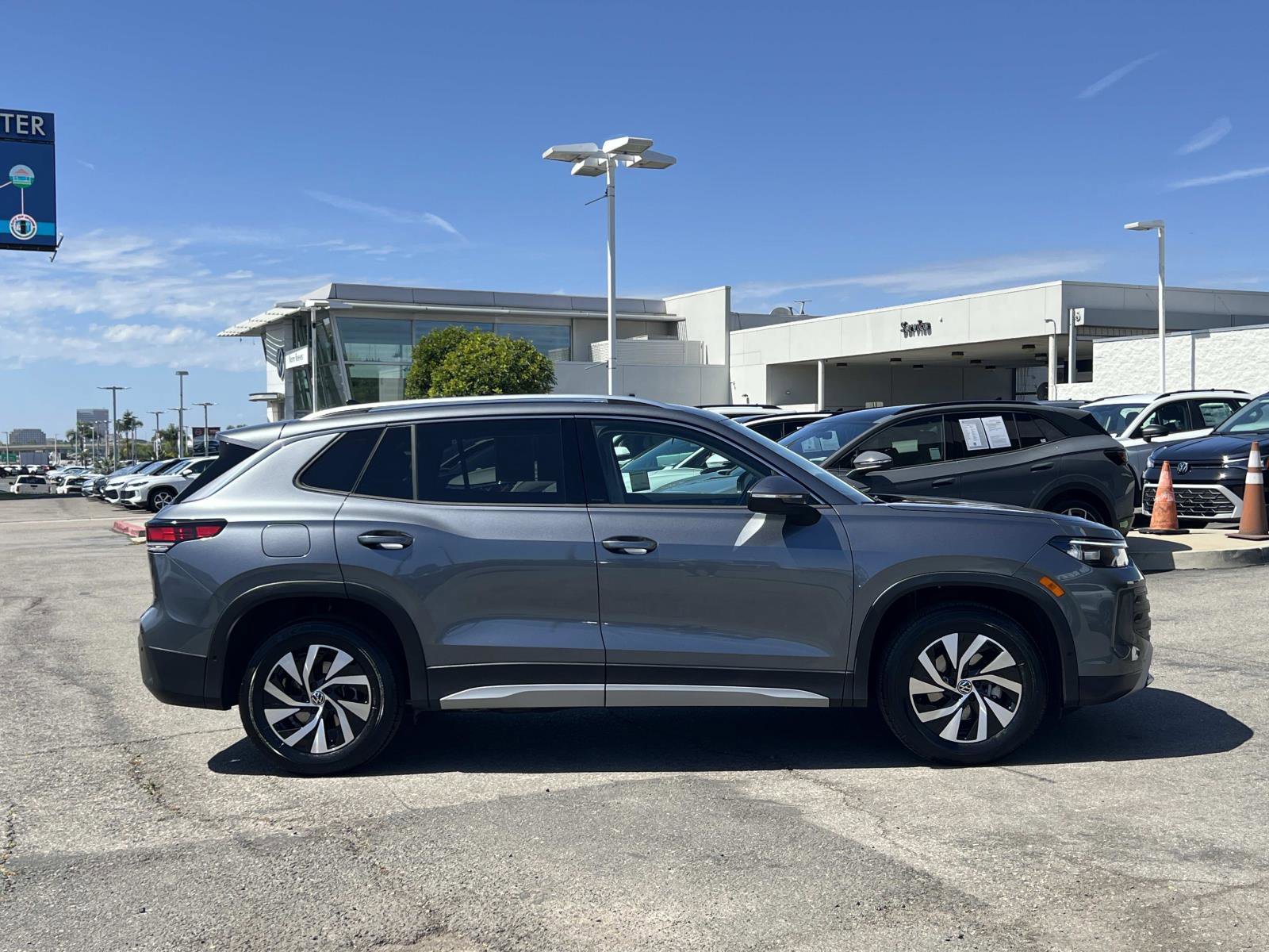 Certified 2025 Volkswagen Tiguan S FWD image 26