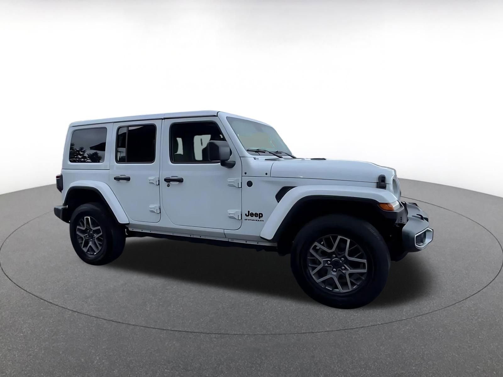 Used 2025 Jeep Wrangler Unlimited Sahara AWD/4WD image 2