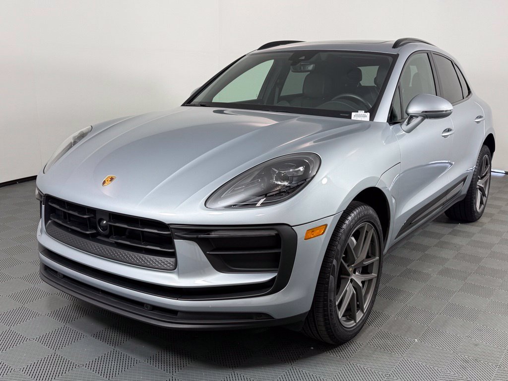 Certified 2025 Porsche Macan AWD/4WD image 1