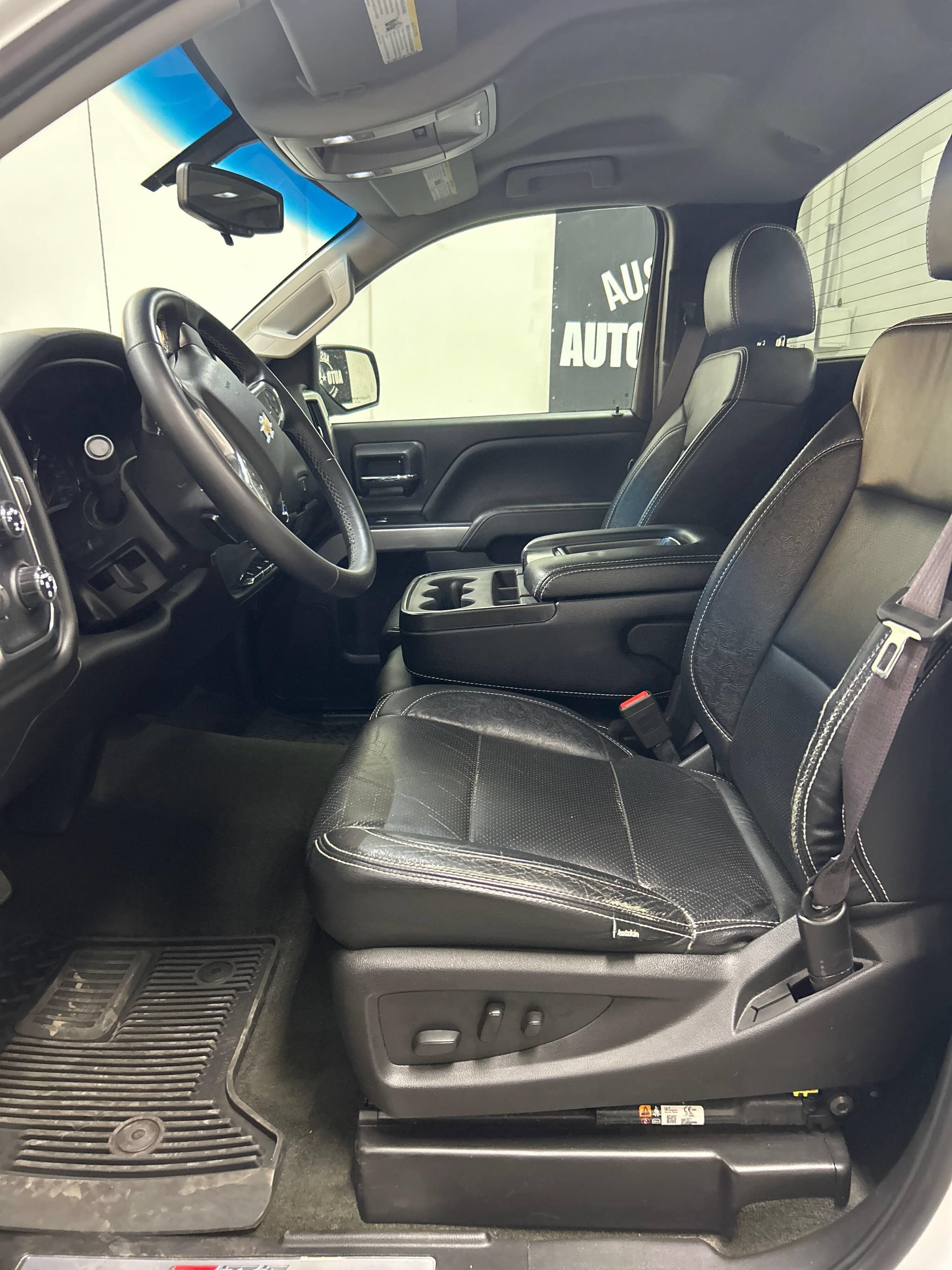 Used 2017 Chevrolet Silverado 1500 LT w/ LT Convenience Package AWD/4WD image 8