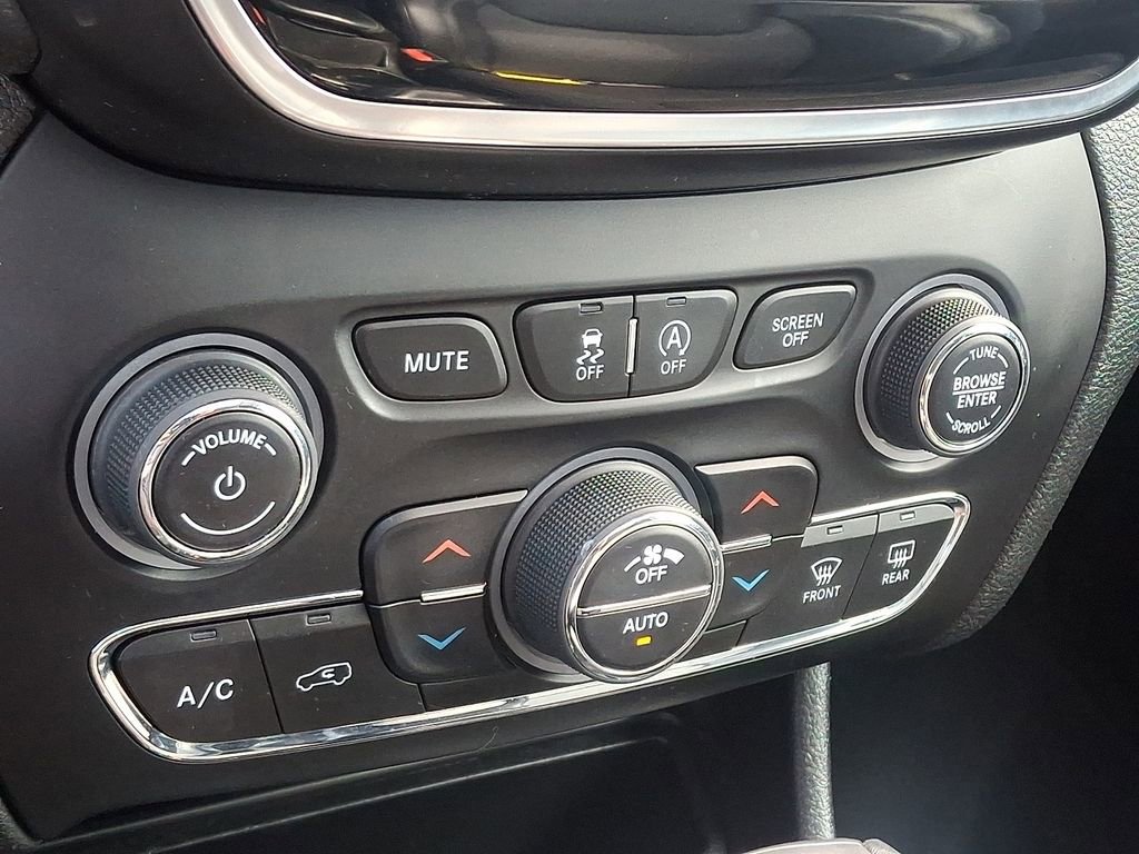 Used 2021 Jeep Cherokee Limited AWD/4WD image 17