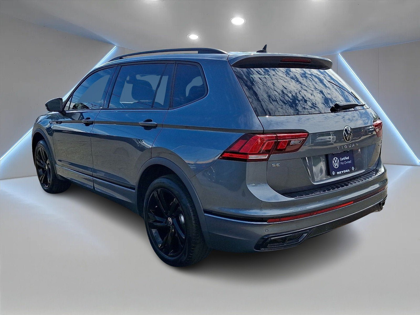 Certified 2024 Volkswagen Tiguan SE R-Line AWD/4WD image 4