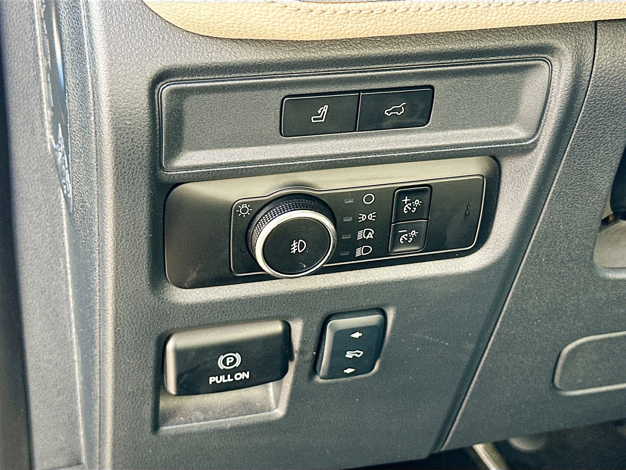 Used 2024 Ford Expedition Limited image 17