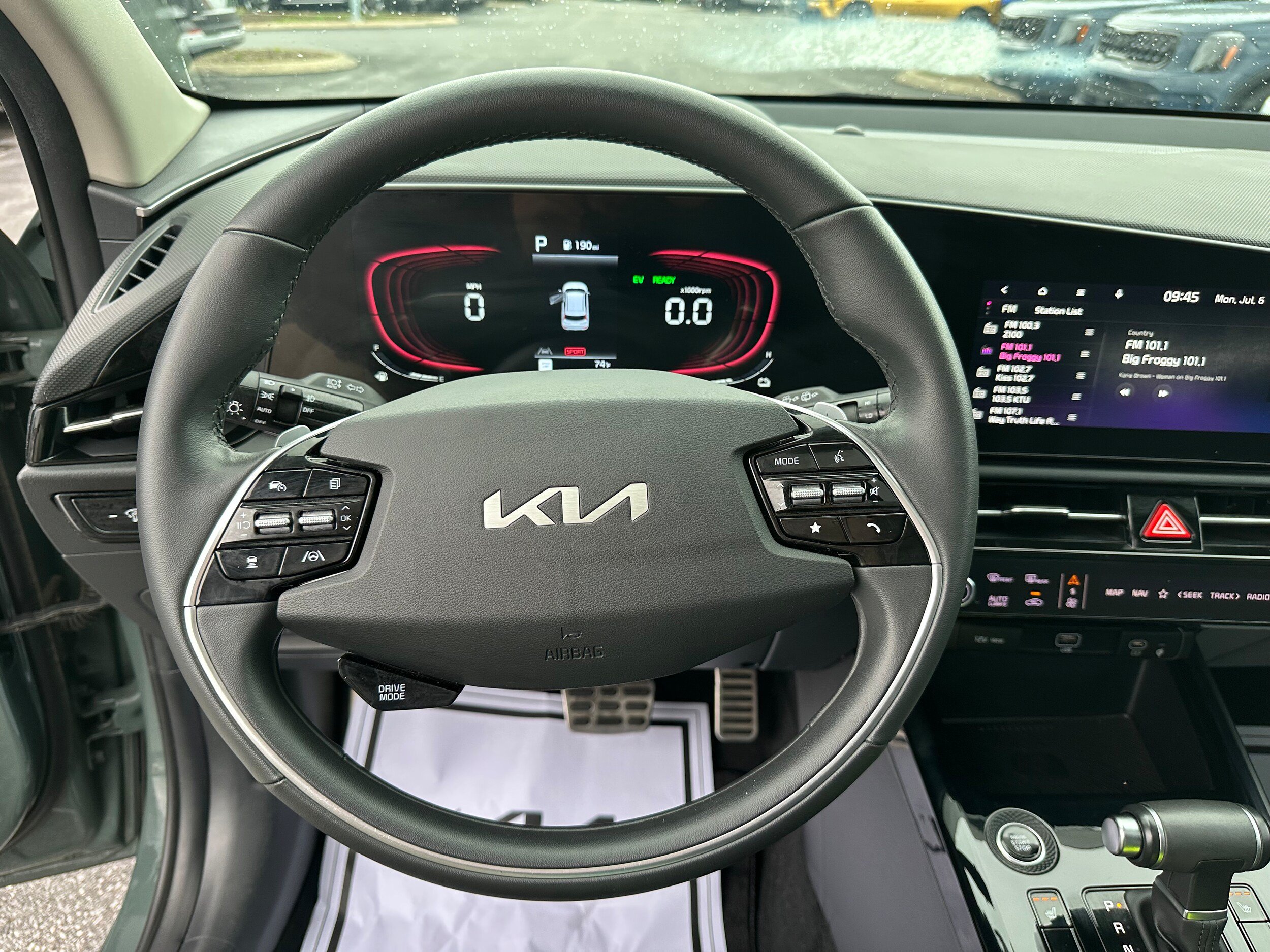 Used 2024 Kia Niro EX Touring FWD image 33