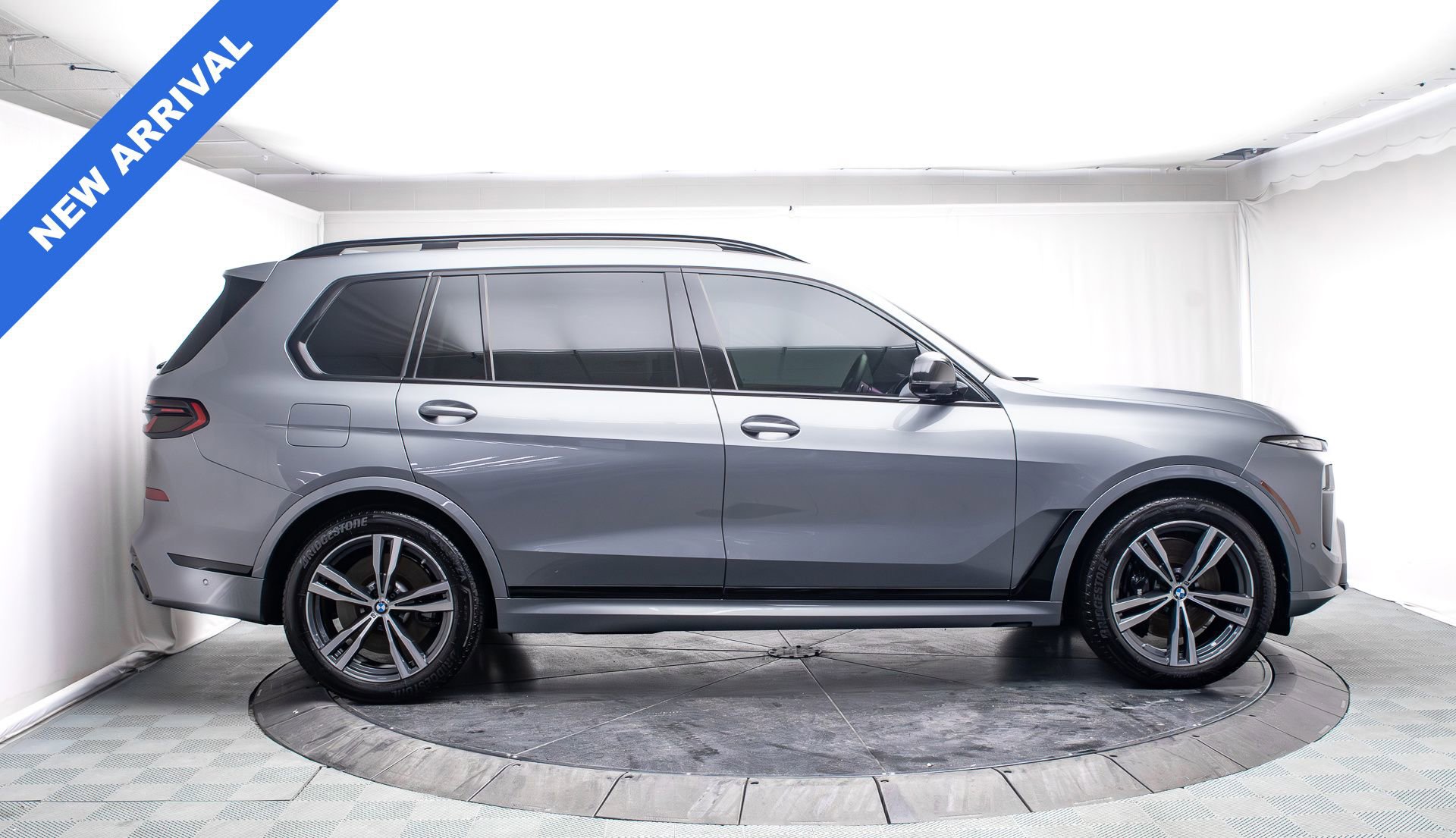 Used 2025 BMW X7 M60i w/ Executive Package image 2